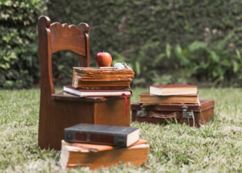 کتاب‌ها و ادبیات: جاذبه‌ی بی‌اندازه‌ی فرهنگ و دانش