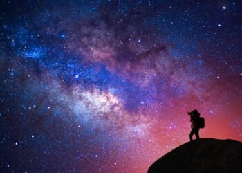 کاوش در عجایب کیهان: سفری در میان ستارگان و فضا