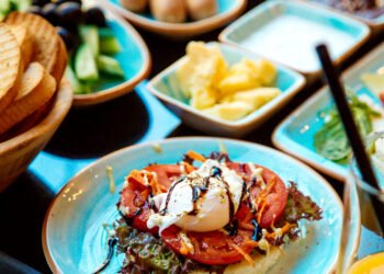 Crafting a Memorable Dining Experience: The Art of Food and Restaurant Entertainment