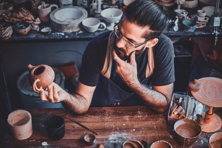 کاوش در دنیای صنایع دستی: تاریخچه، خلاقیت، و ارزش‌های فرهنگی