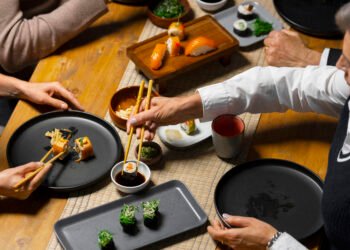 راهنمایی برای تجربه بی‌نظیر در رستوران: هنر غذا و سرگرمی