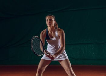 جذابیت بی‌زمان تنیس: یک ورزش از زیبایی، مهارت و تحمل