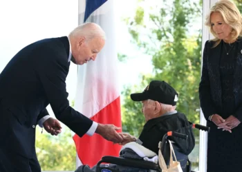 بایدن در سالگرد نبرد نرماندی: اگر غرب در مورد جنگ اوکراین عقب‌نشینی کند، کل اروپا تهدید خواهد شد