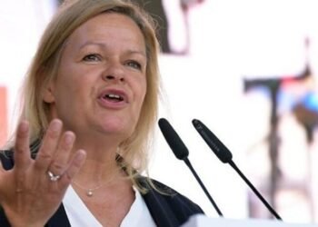 نانسی فایزر، وزیر کشور آلمان: هر کاری بتوانم انجام می‌دهم تا اخراج مهاجران تبهکار به کشورهایی مانند افغانستان و سوریه را از سر بگیریم