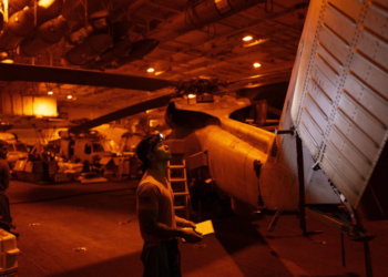 An American aircraft carrier and its crew have been fighting Houthi attacks for months. How long will this situation last?