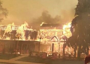 آتش‌سوزی افسارگسیخته تقریبا نیمی از شهر سیاحتی جاسپر در کانادا را نابود کرد