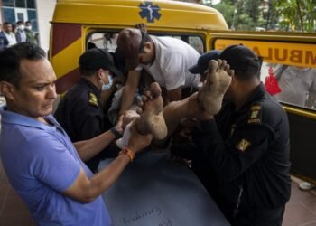 14 کشته، 16 مجروح و مفقود شدن تعدادی دیگر، بر اثر خروج اتوبوس زائران هندی از بزرگراه نپال