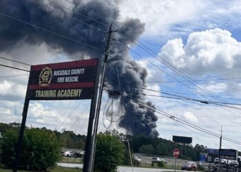 More than 90,000 residents of the state of Georgia have taken shelters after a chemical fire, as smoke and odors drifted into Atlanta.