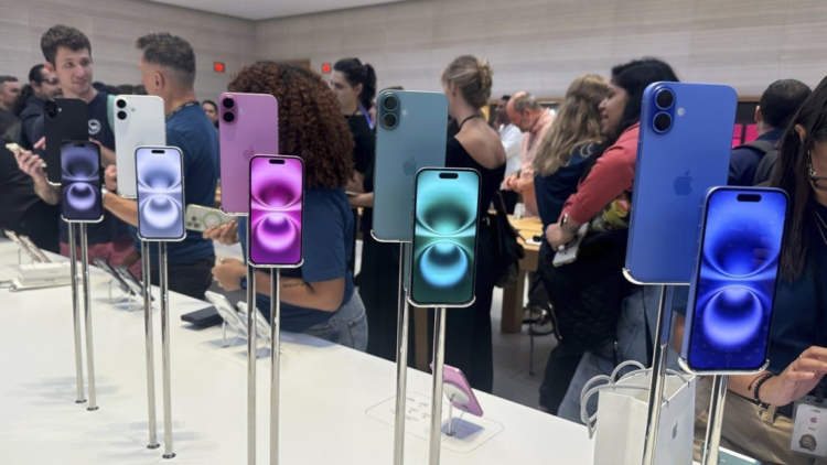 Apple Intelligence AI Suite Debuts in Canada