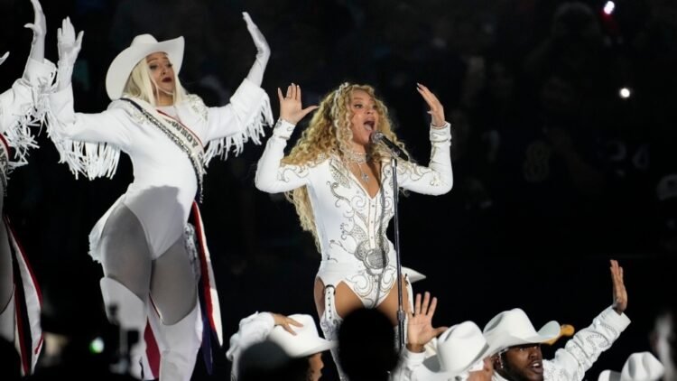 Beyoncé dazzles at NFL Christmas semifinals with ‘Cowboy Carter’ album