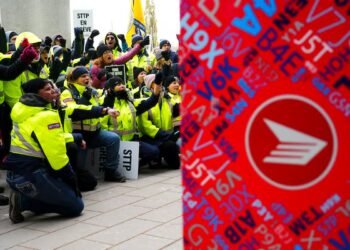 Public Support Vital but Harder to Sustain as Canada Post Strike Prolongs, Experts Say