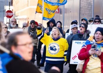 حمایت عمومی در اعتصاب پست کانادا: کلید موفقیت اما با چالش‌های جدید روبرو است