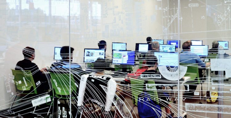 فرصتی طلایی برای یادگیری آنلاین: دوره‌های رایگان کتابخانه عمومی تورنتو