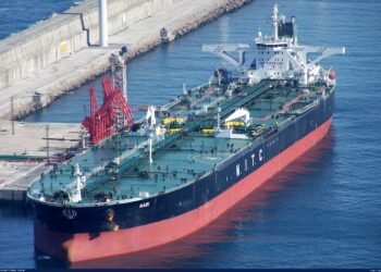 رویترز: نیمی از صادرات نفت ایران تحت کنترل سپاه پاسداران، گروهی تروریستی و قاچاقچی بین‌المللی