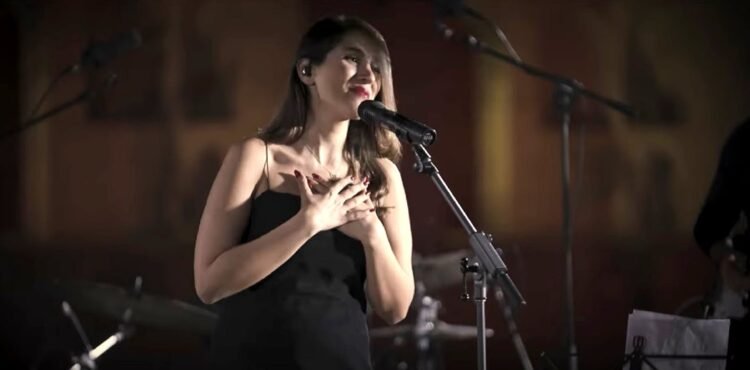 بررسی اجرای بدون حجاب پرستو احمدی؛ ابزار اعتراض مردمی یا سناریوی انحرافی حکومت در میانه بحران‌های داخلی و منطقه‌ای؟