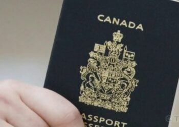 نیاز به پاسپورت دارید؟ راه‌های دریافت پاسپورت در شرایط اعتصاب پست کانادا که ۱۸۵,۰۰۰ درخواست را معطل گذاشته است