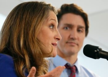 پوئیلیور به ترودو و فریلند در مورد تنش‌های بودجه‌ای هشدار می‌دهد