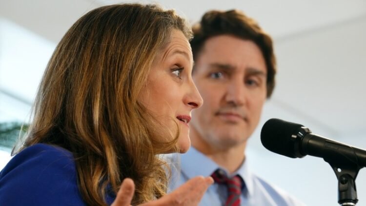 پوئیلیور به ترودو و فریلند در مورد تنشهای بودجهای هشدار میدهد