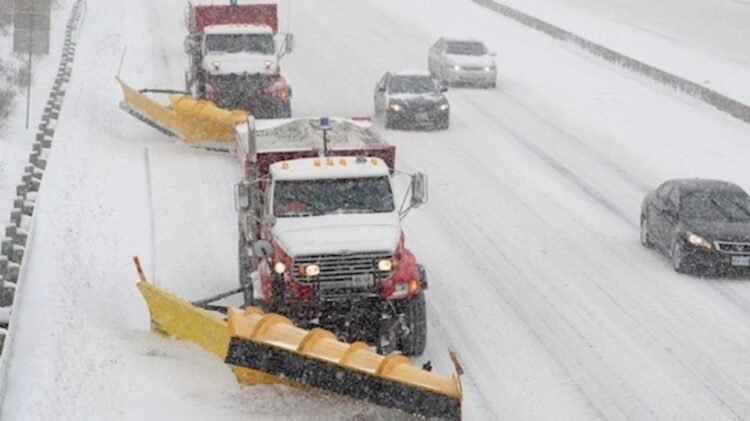 Toronto Faces Days-Long Cleanup After Heavy Snowstorms