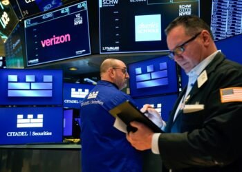 افت شدید بازارهای جهانی هم‌زمان با اجرای تعرفه‌های جدید ترامپ