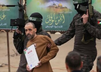 Hamas Releases Frail Israeli Hostages in Ceasefire Exchange