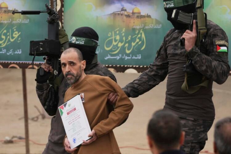 Hamas Releases Frail Israeli Hostages in Ceasefire Exchange