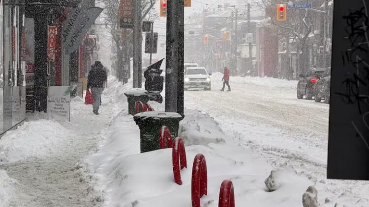 Heavy Snowstorm Hits Southern Ontario