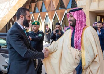دیدار تاریخی رئیس‌جمهور موقت سوریه با محمد بن سلمان در عربستان