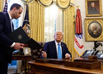 ترامپ: ایران ترسیده و به مذاکره متمایل است؛ ترجیح من توافق هسته‌ای است