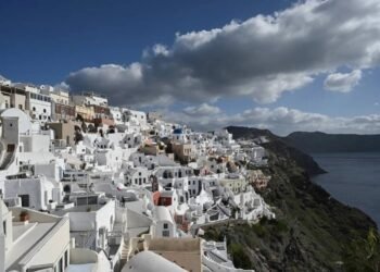 Frequent Earthquakes Rattle Santorini, Greece Amid Concerns of Larger Quake
