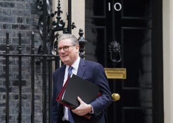 Starmer Challenges Putin to Accept Ceasefire