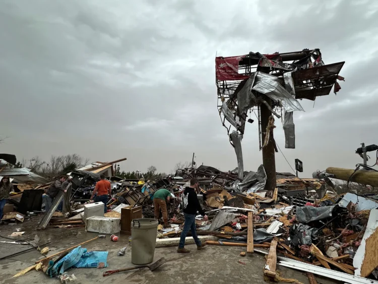 Deadly Storms and Tornadoes Sweep Across U.S., Killing 33