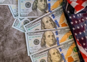 جهش بی‌سابقه نرخ ارز در ایران؛ آیا دلار به ۱۵۰ هزار تومان خواهد رسید؟