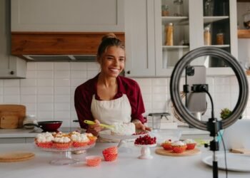 بلاگر و ولاگر: دنیای محتوا و تأثیرگذاری در دنیای دیجیتال