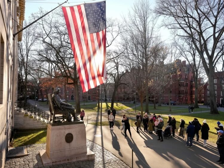 دولت ترامپ کمک ۲.۲ میلیارد دلاری به دانشگاه هاروارد را به دلیل اختلاف سیاسی مسدود کرد