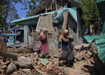 شلیک‌های شبانه در کشمیر؛ تنش هند و پاکستان پس از حمله مرگبار به گردشگران شدت گرفت