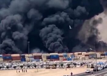 انفجار مهیب محموله سوخت موشکی چینی در بندر شهید رجایی؛ ۵ کشته و صدها زخمی