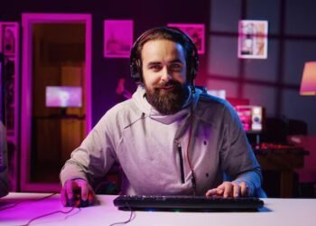 استریمر: دنیای پخش زنده و تأثیرگذاری در دنیای دیجیتال