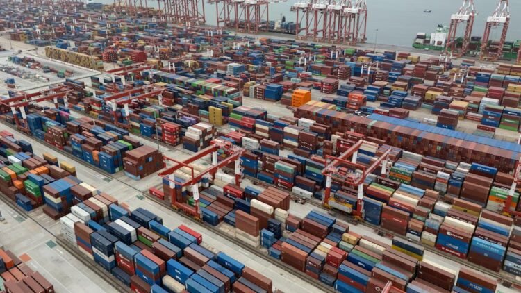 Trump Defends Tariffs as GDP Falls