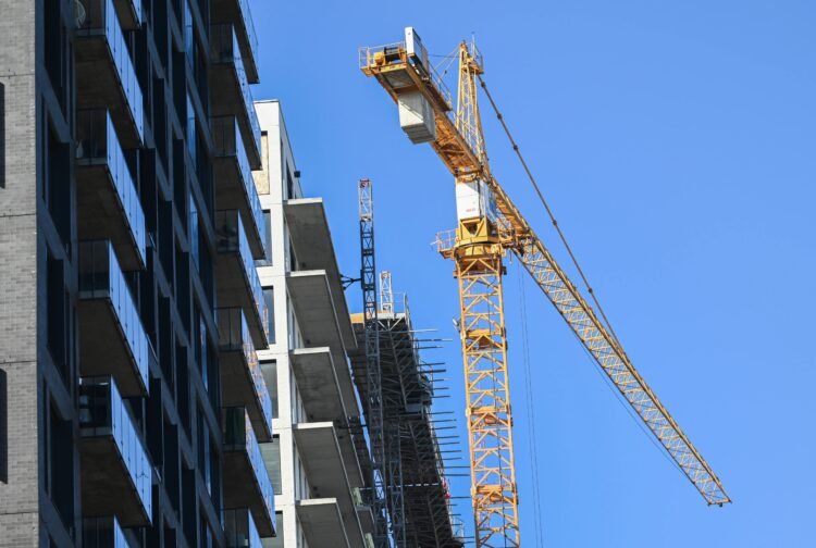 سقوط بازار مسکن کانادا در پی پیامدهای جنگ تجاری آمریکا