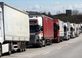 موج تازه اعتصابات در ایران؛ کامیون‌داران و نانوایان علیه گرانی و بی‌عملی دولت