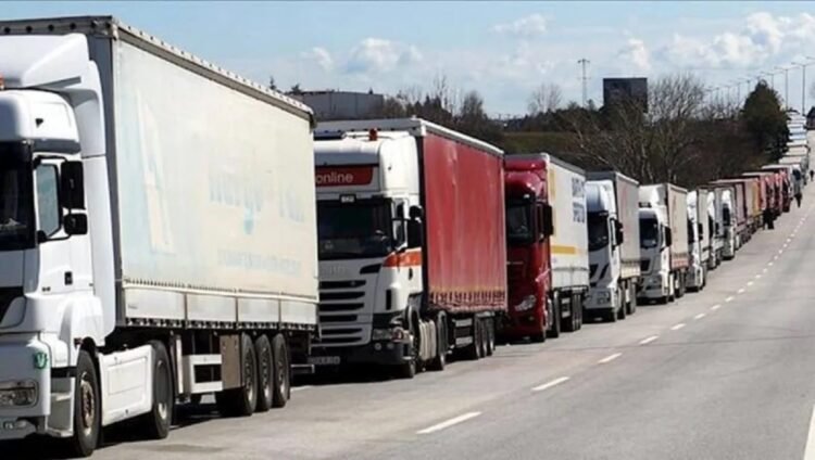 موج تازه اعتصابات در ایران؛ کامیون‌داران و نانوایان علیه گرانی و بی‌عملی دولت