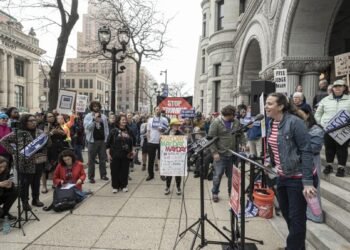 Wisconsin Judge Denies Aiding Immigrant Escape