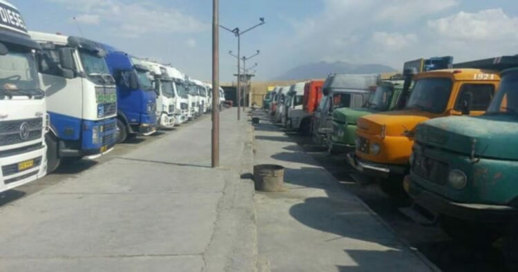 اعتصاب کامیون‌داران به روز ششم رسید؛ چرخ حمل‌ونقل در ایران لنگ می‌زند