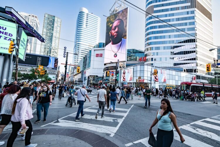 اقتصاد کانادا در سراشیبی رکود؛ هشدار کارشناسان درباره آغاز موج بیکاری