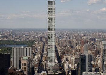 Billionaires Sue Over Defects in Iconic NYC Skyscraper