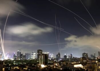 گفت‌وگو در سایه تنش: ایران غنی‌سازی را ادامه می‌دهد، گروسی در امان است