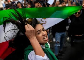 سقوط از درون: وقتی خیزش ایرانیان راه نفوذ اسرائیل را باز کرد