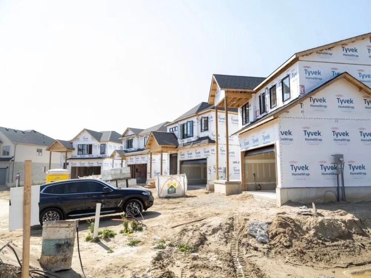 احیای بی‌سروصدای بودجه مسکن در انتاریو پس از یک سال کشمکش سیاسی