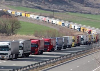 وقتی چرخ‌ کامیون‌ها می‌چرخد، توافق‌ها در سکوت بسته می‌شود